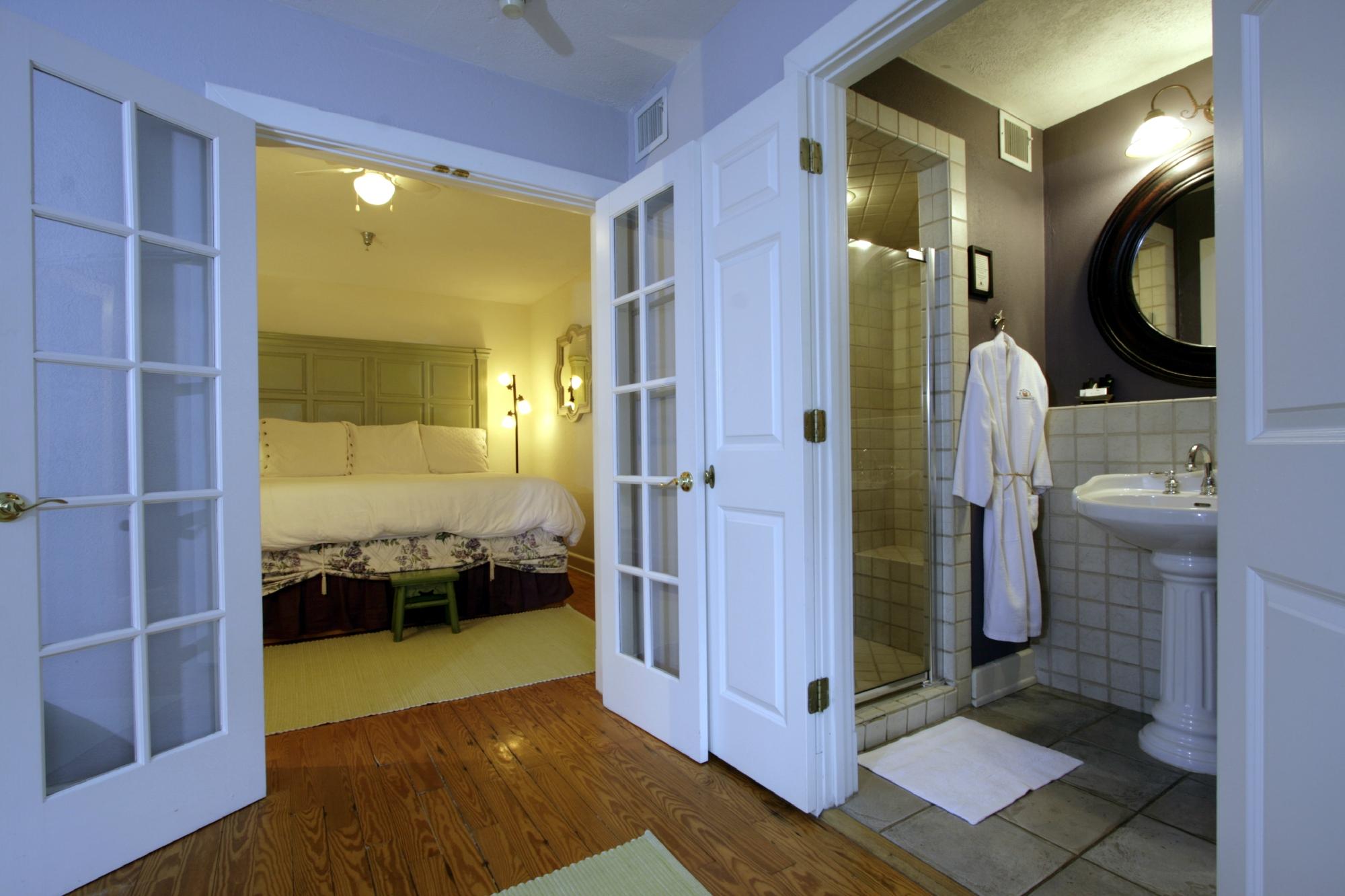 Hotel photo 17 of Fife and Drum Inn.