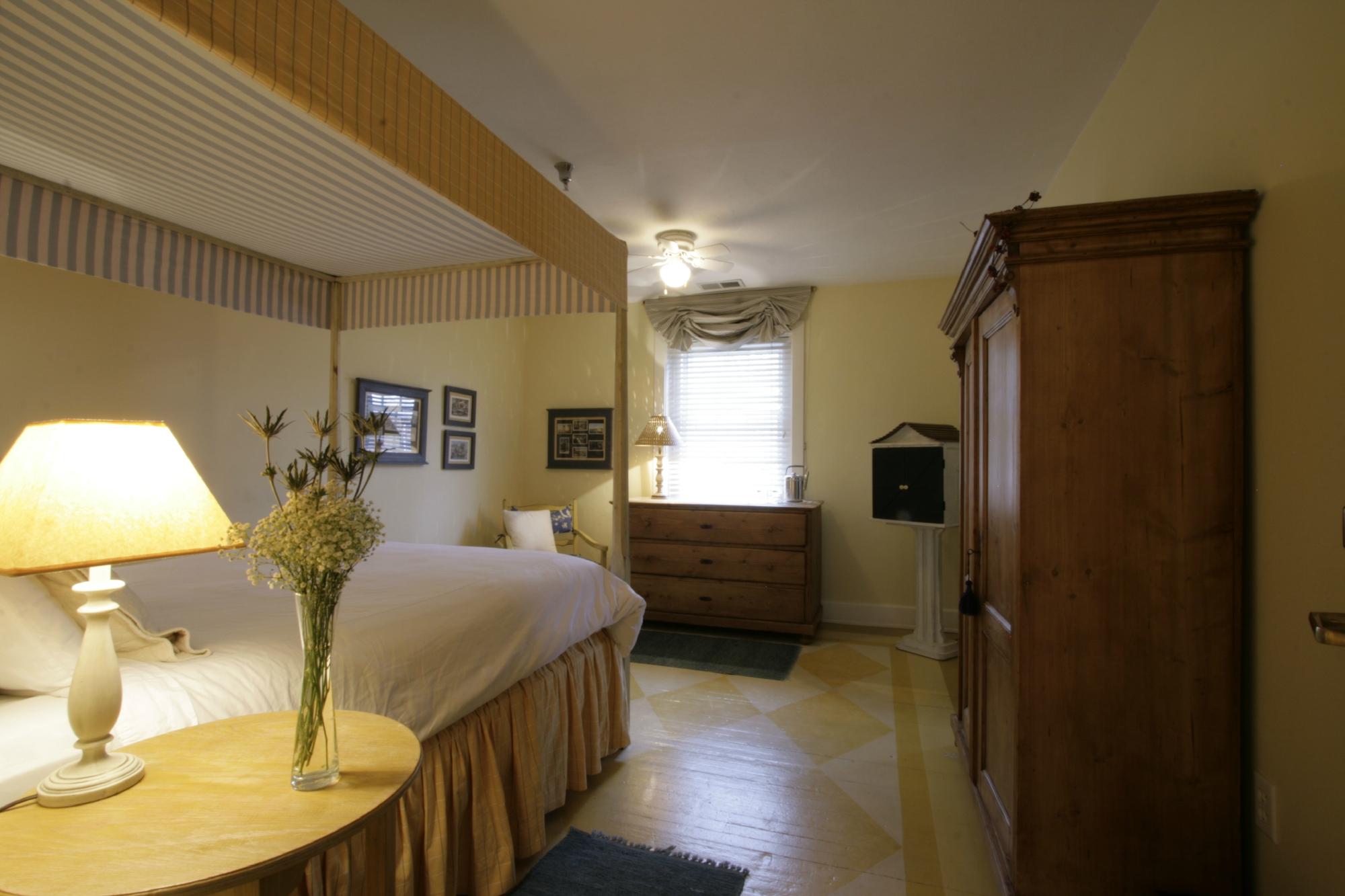 Hotel photo 11 of Fife and Drum Inn.