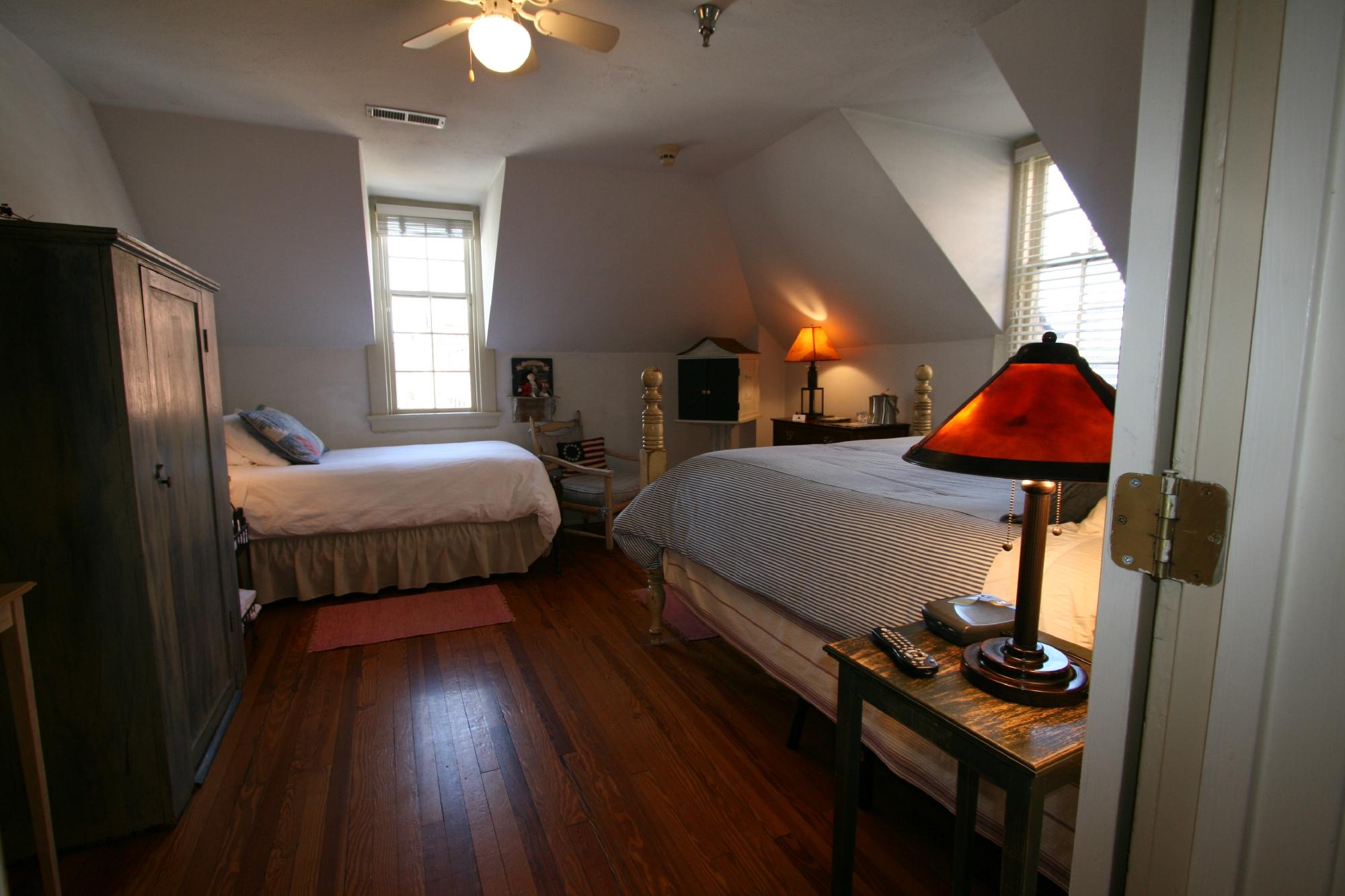 Hotel photo 5 of Fife and Drum Inn.