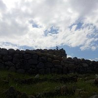 Vista laterale del nuraghe