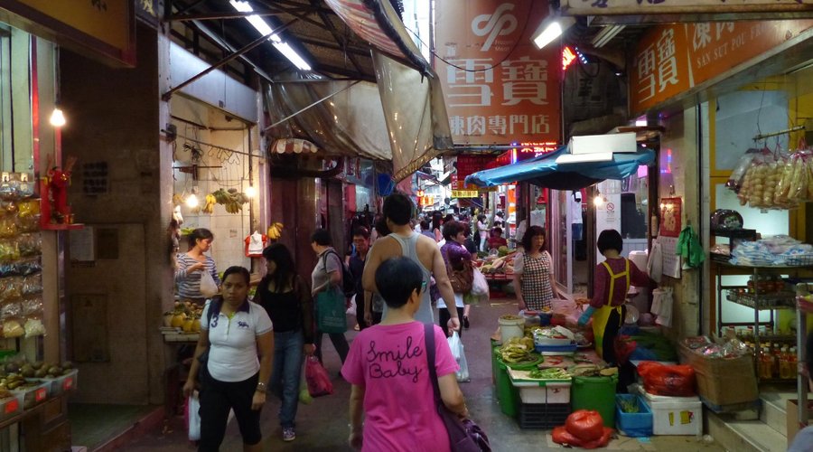Street market scene of Three Lamps District