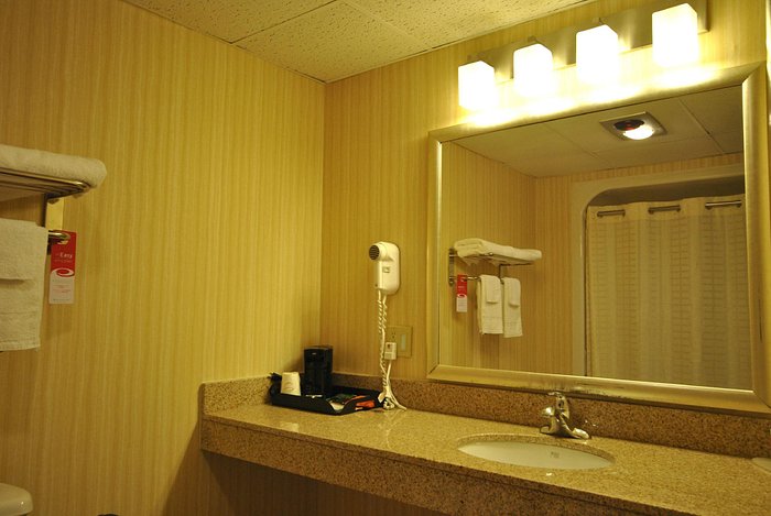 FUNGUS IN THE SHOWER?! - Picture of Quality Inn & Suites, College Park -  Tripadvisor