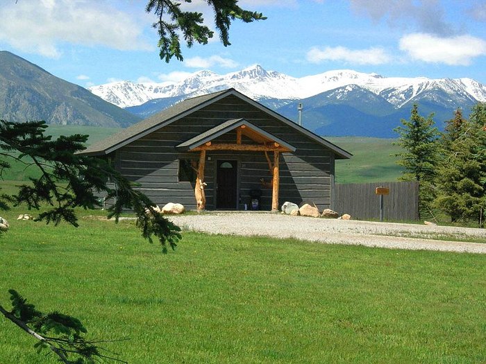 https://dynamic-media-cdn.tripadvisor.com/media/photo-o/05/c8/1b/d5/blue-sky-cabins.jpg?w=700&h=-1&s=1