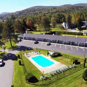 Stowe Motel & Snowdrift Overview