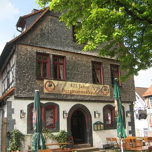 Burgmannenhaus mit Biergarten