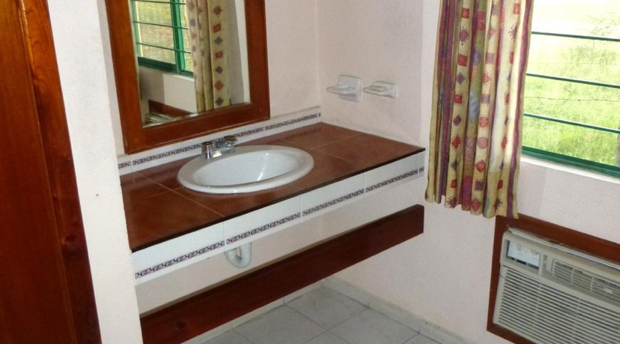 Lavabo frente al baño