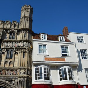 Cathedral Gate Hotel in Canterbury, image may contain: Bay Window, Window