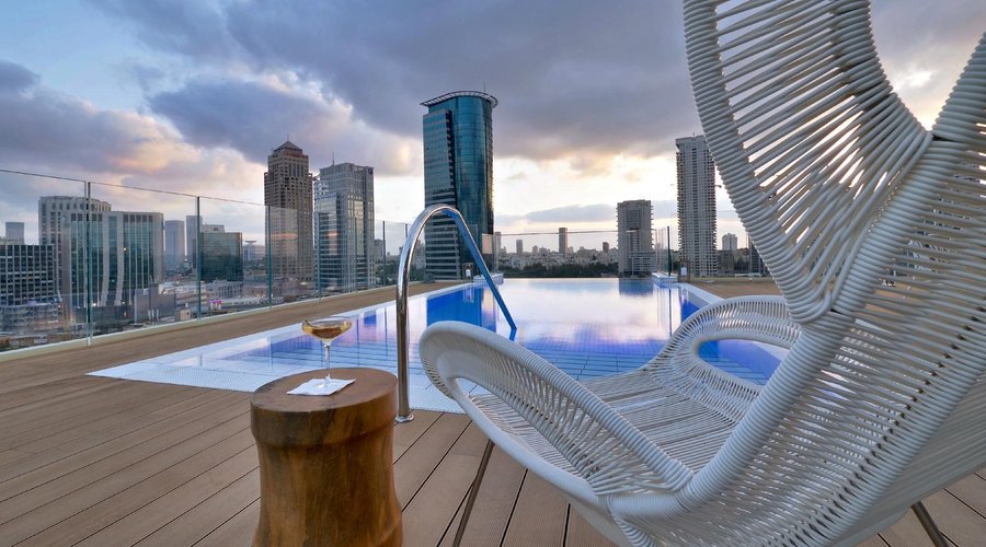 Roof Top Pool & Bar