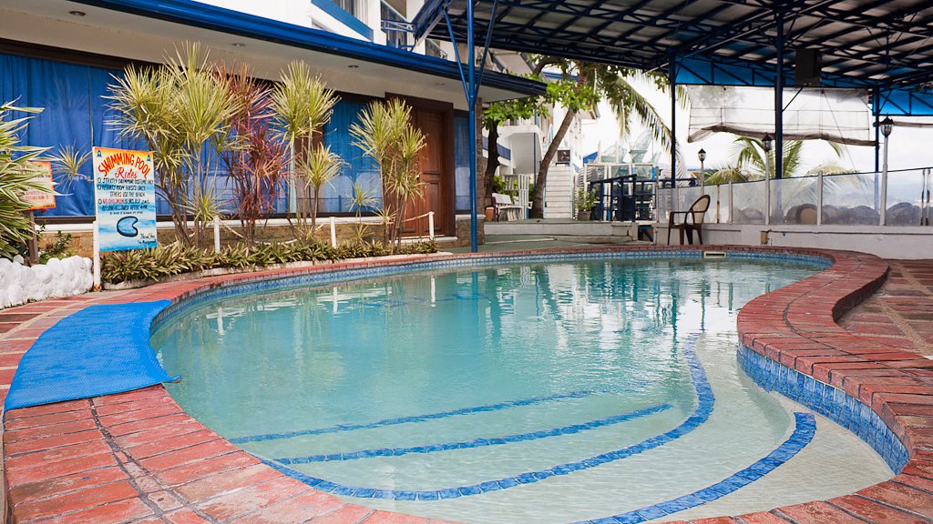 Blue Rock Beach Resort, hotel in Olongapo