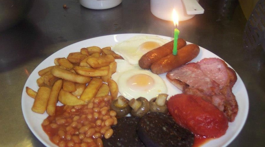 Firstclass brekkie served with chips or hash browns...
