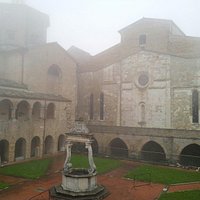 Il chiostro e la cisterna
