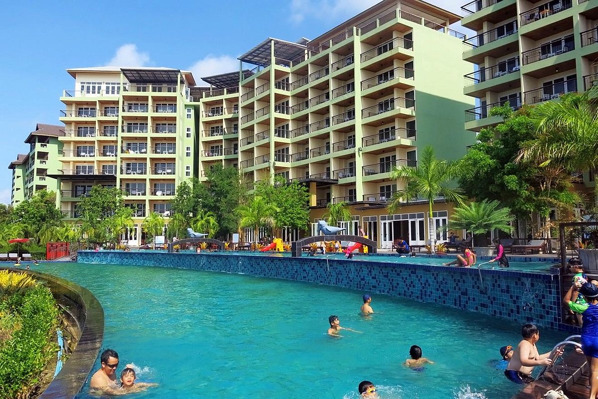 Royal Phala Cliff Beach Resort, hotel in Rayong