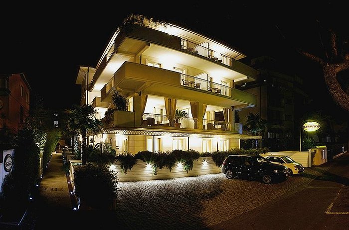 EXCLUSIVE - HOTEL & APARTMENTS - Prices & Reviews (Marina di Carrara ...