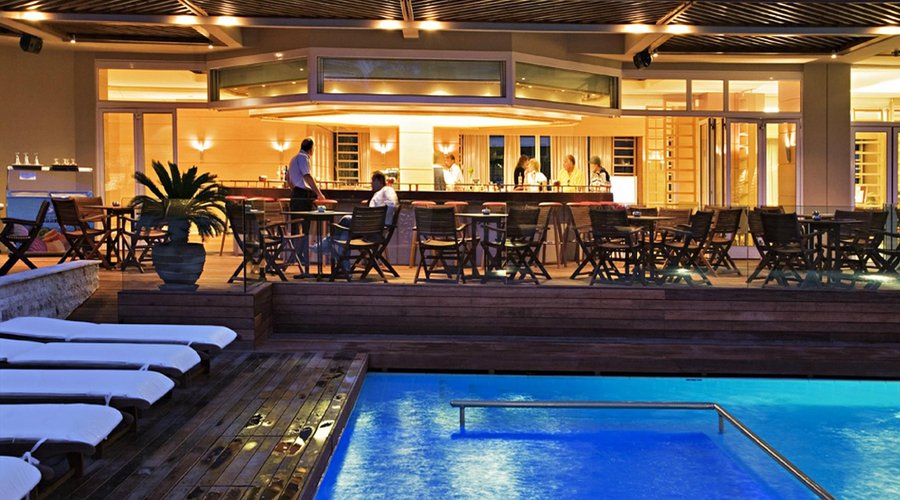 Pool Bar