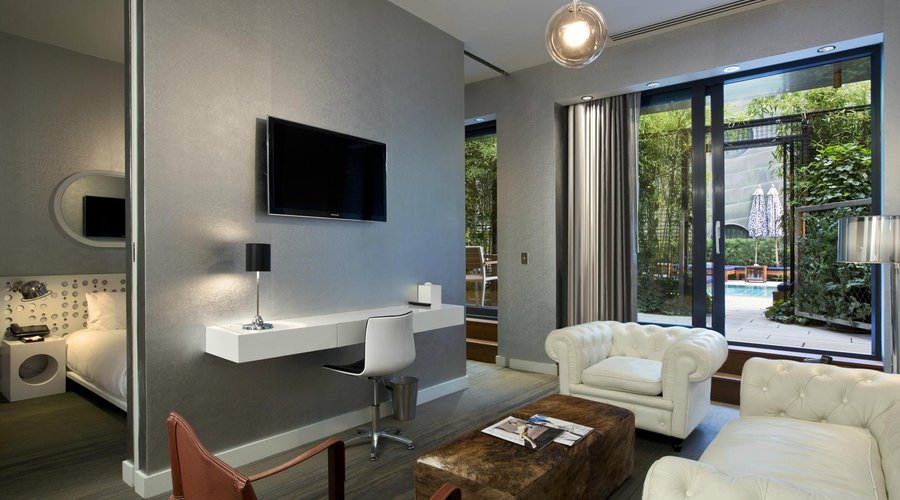 Platinum Suite Pool Guest Room