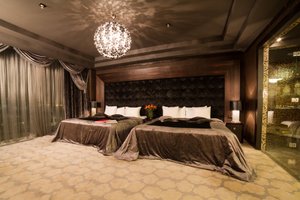 Room & Suite