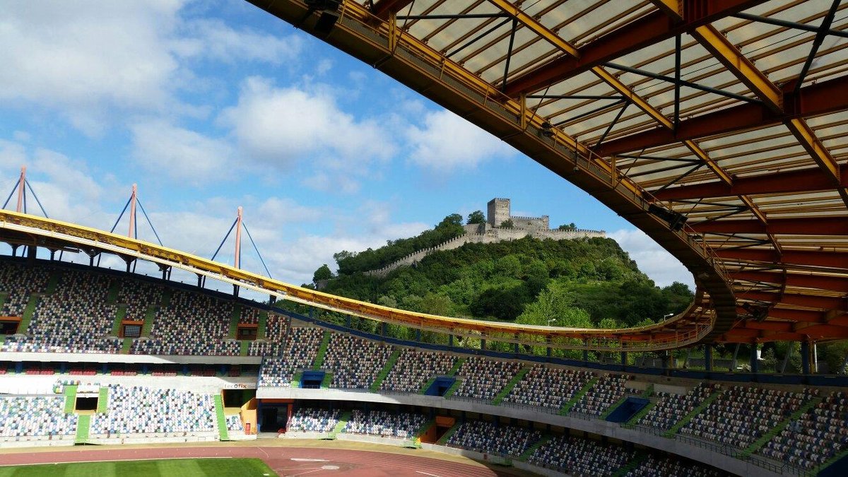 Jornal de Leiria - Estádios da região recebem jogos de