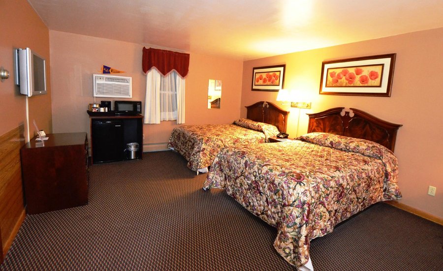 Room with two queen beds