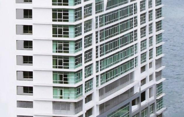 Hotel Grandis' exterior building