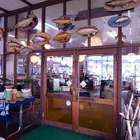 店内から土産物店方向