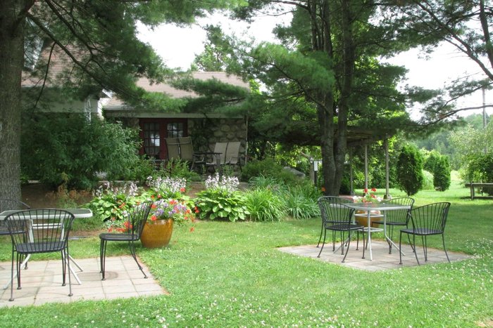 Auberge Le Flores / #CanadaDo / Best Places to Stay in Shawinigan