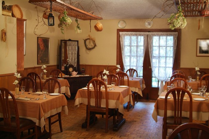 Auberge Le Flores - Reviews & Photos