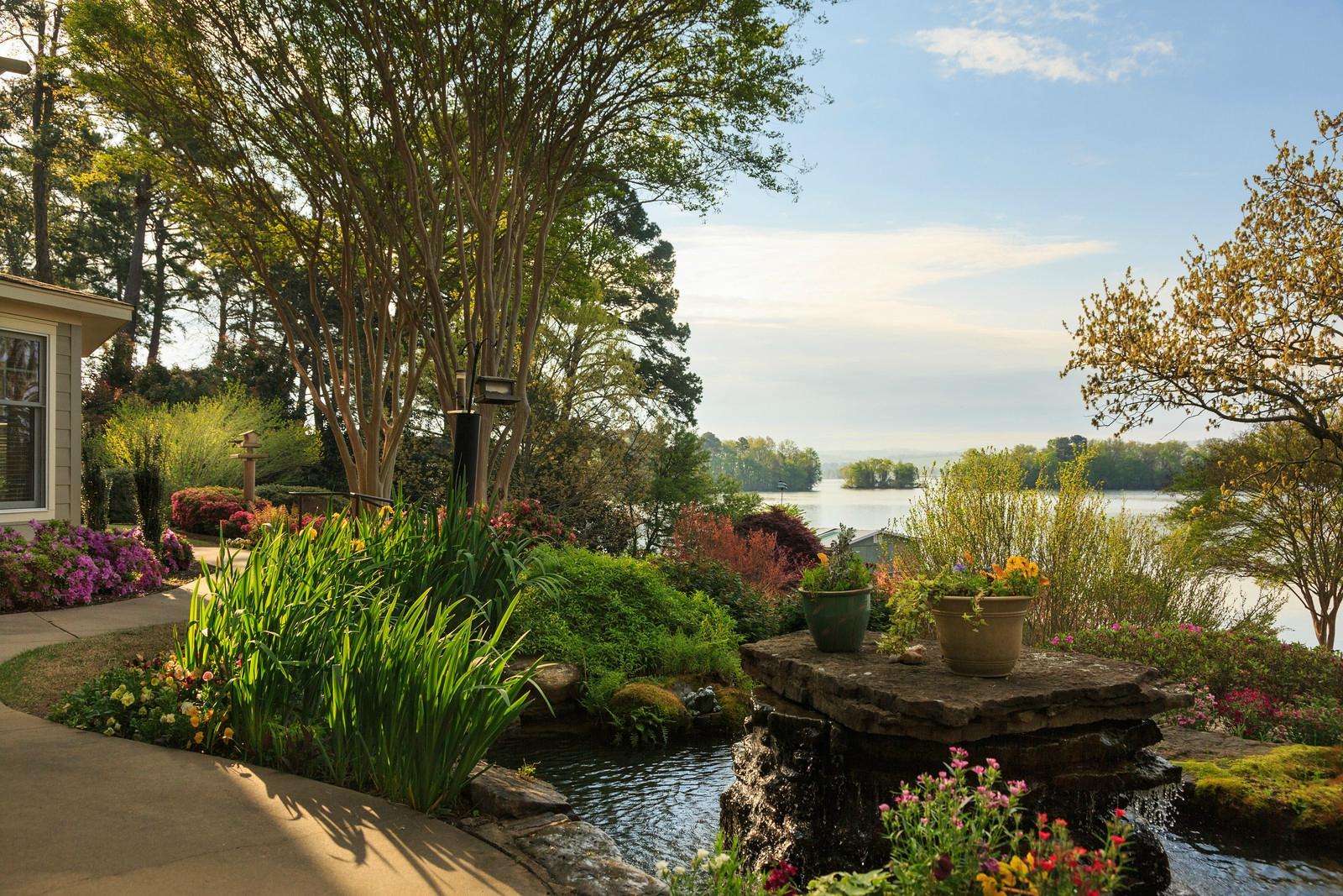Hotel photo 55 of Lookout Point Lakeside Inn.