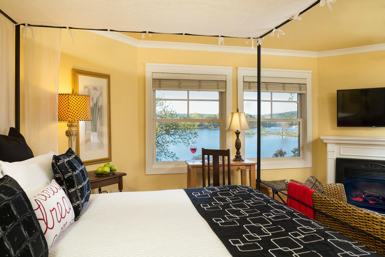 Hotel photo 53 of Lookout Point Lakeside Inn.