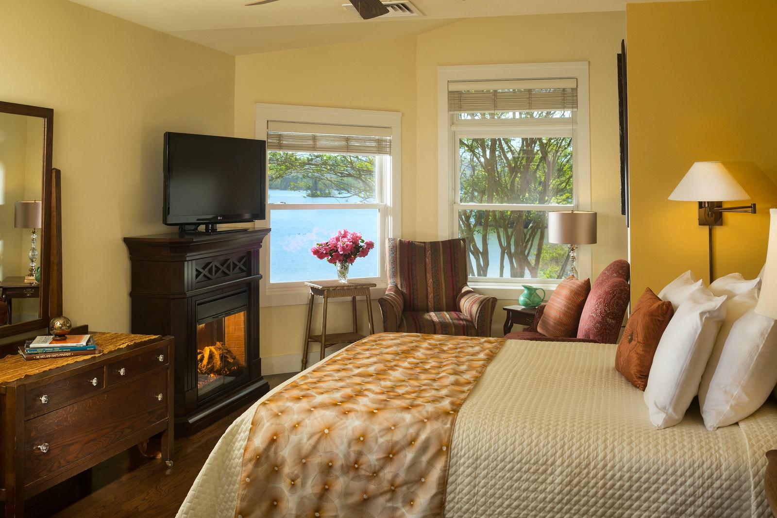 Hotel photo 29 of Lookout Point Lakeside Inn.