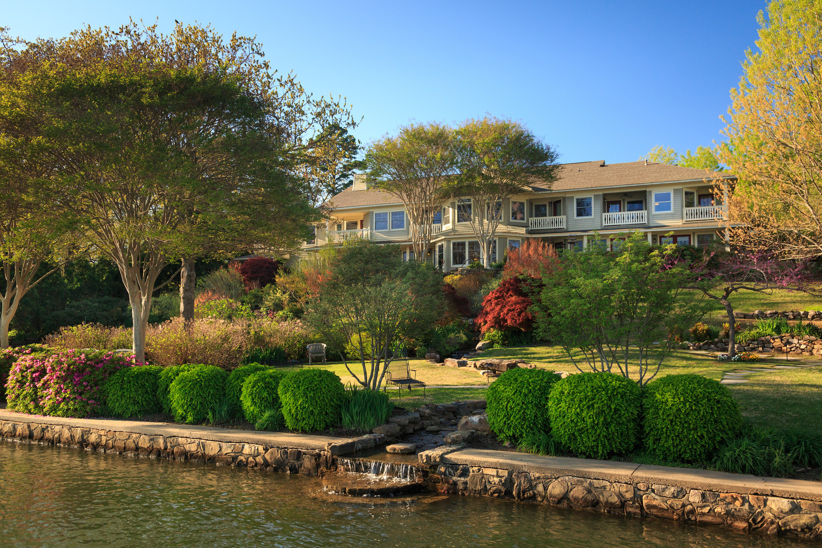 Hotel photo 38 of Lookout Point Lakeside Inn.