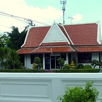 Wat Khruewan entrance area