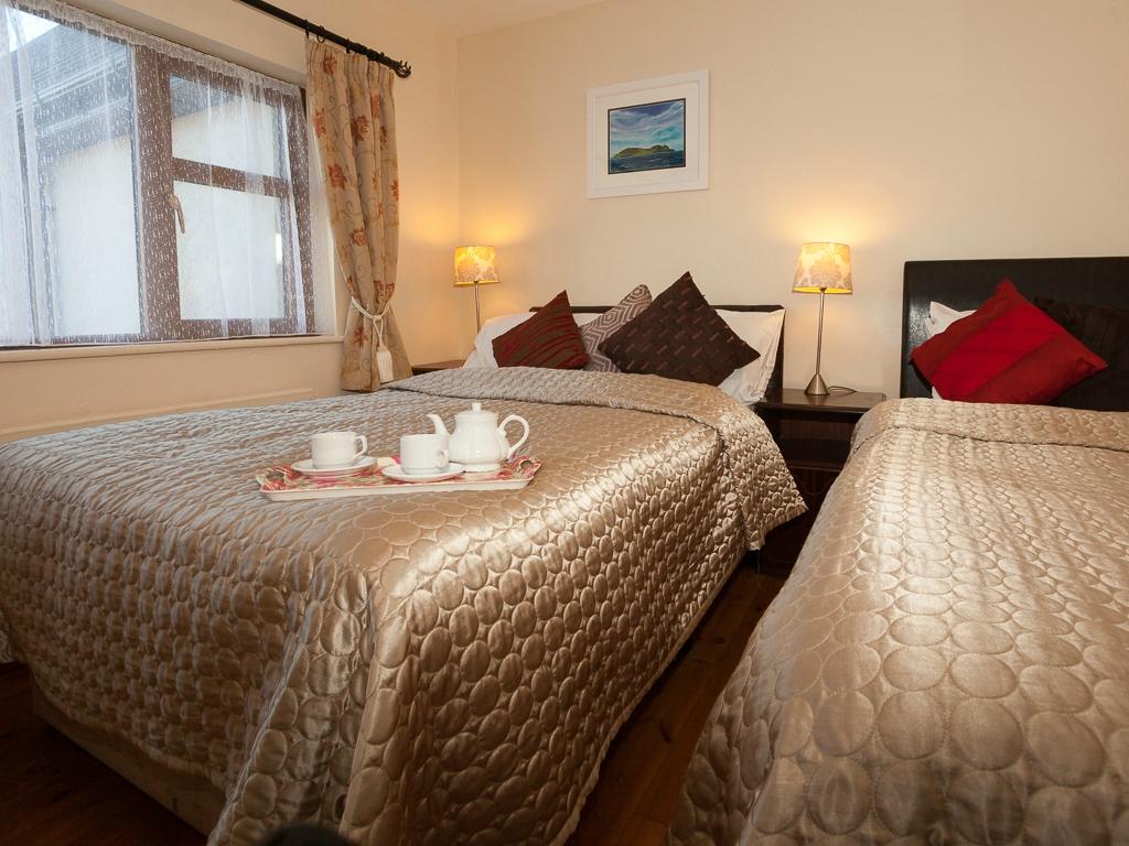 BAYWATCH B&B (Dingle, Irlandia) - Ulasan & Perbandingan Harga B&B ...