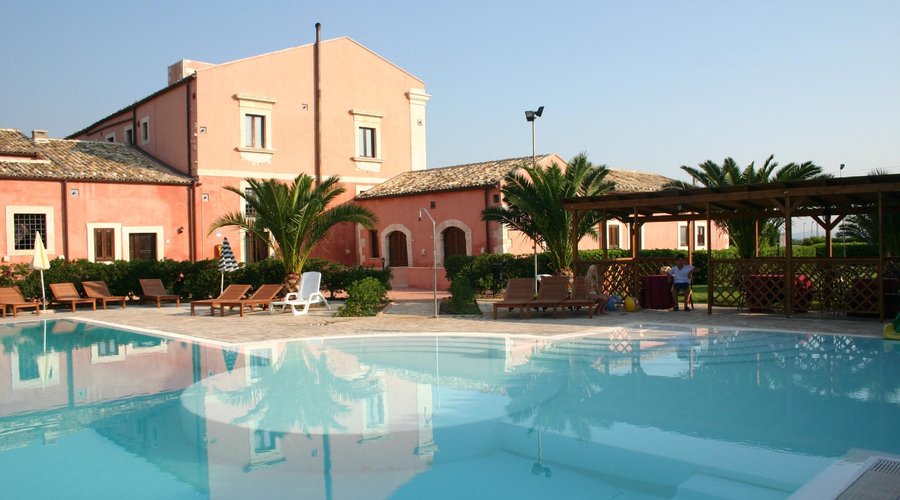 esterno lato piscina