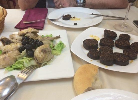 Morcilla y codorniz escabechada.
