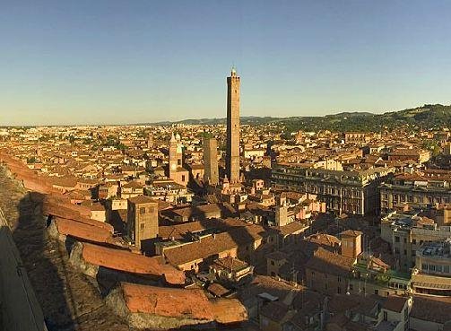 Bolonha, a culta e gastronômica cidade vermelha italiana