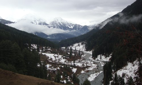 On the way to Aru Valley