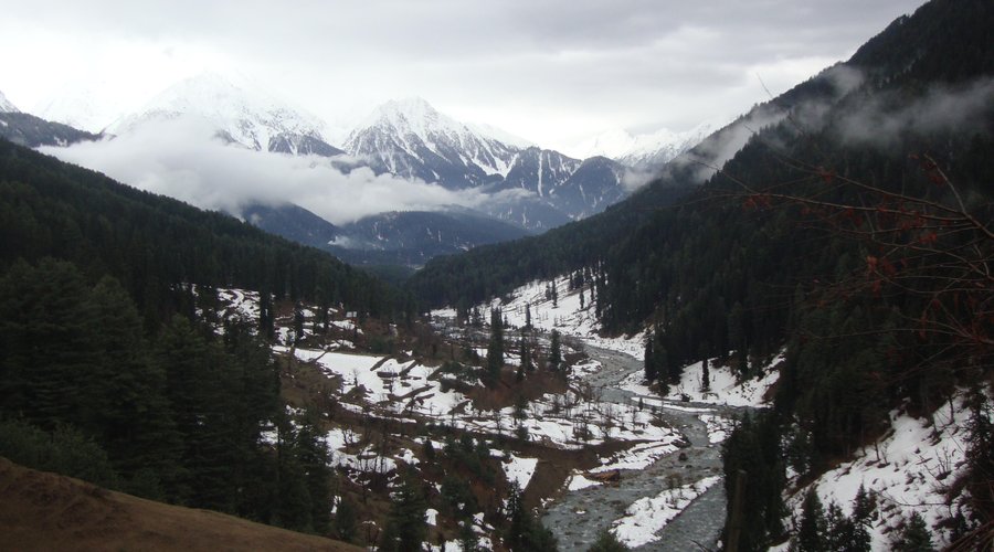 On the way to Aru Valley