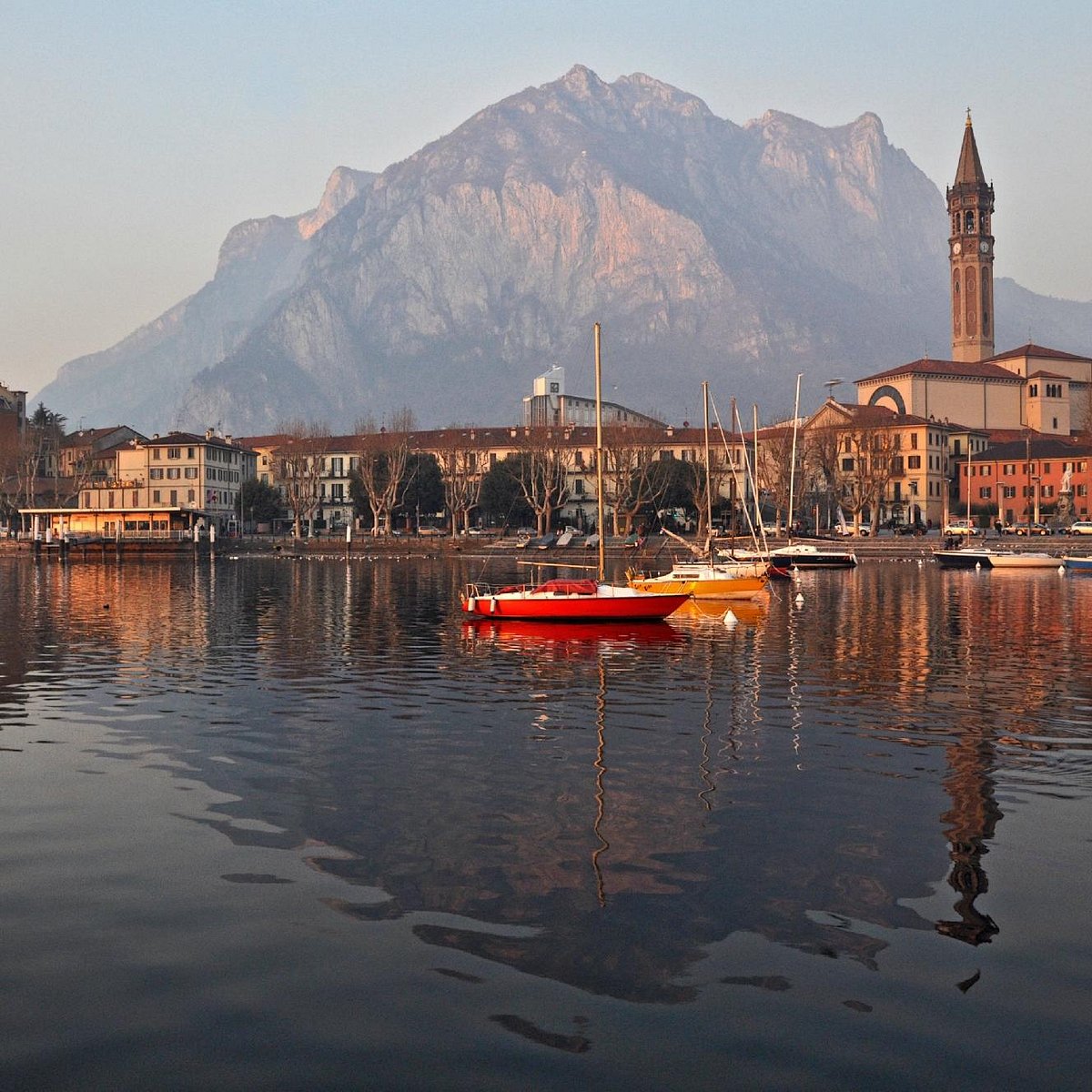 Lecco. Лекко Италия. Черноббио Италия. Озеро Лекко. Лекко Италия достопримечательности.