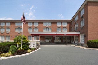 Hotel near Idlewild and Soak Zone - Ramada by Wyndham Ligonier