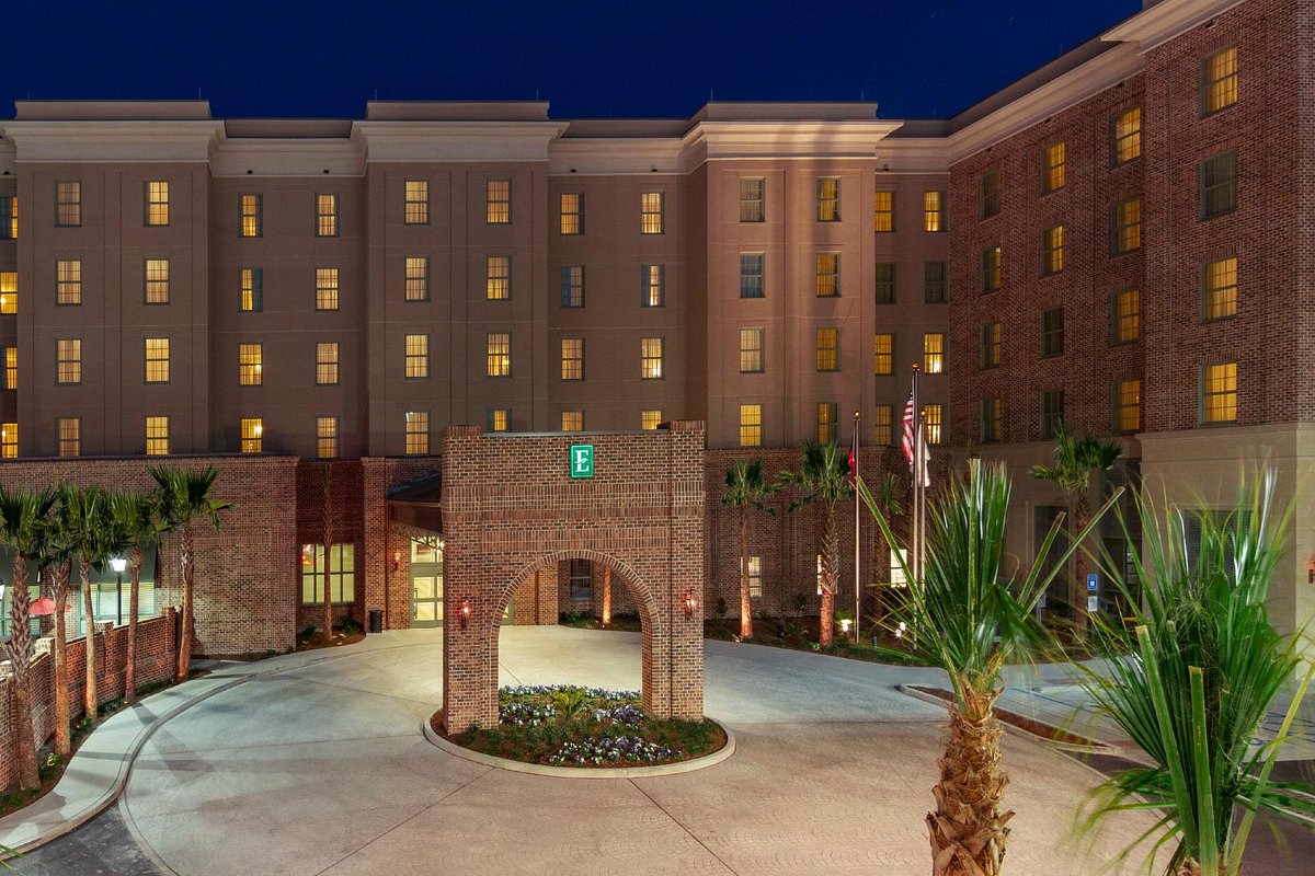 Embassy Suites by Hilton Savannah, hotel in Savannah
