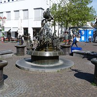 Friendship Fountain - Whole Picture