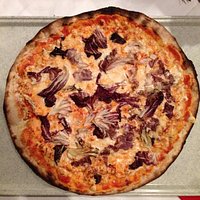 Pizza "BRONTOLO" pomodoro mozzarella gorgonzola radicchio rosso