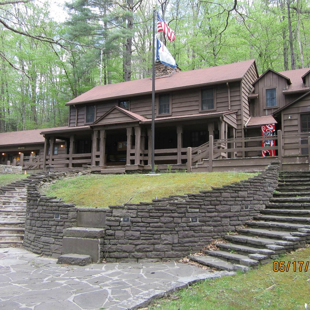 are dogs allowed in cabins in west virginia state parks