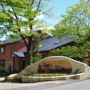 モザイクタイルの看板が目印です。