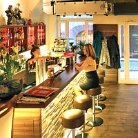 Bar to Street