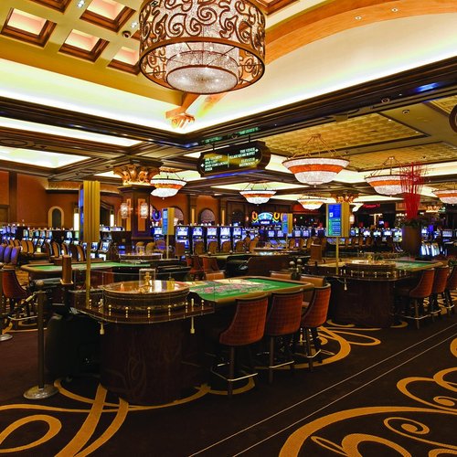 hotels near blue horseshoe casino