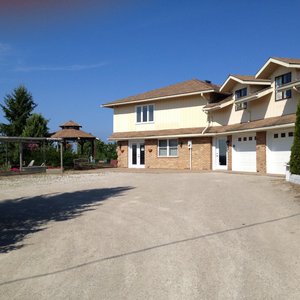 Bella Vista from the driveway