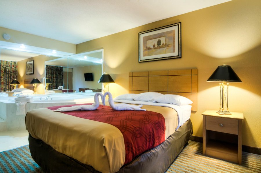 hotels near shorewood il