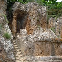 Tomba Ildebranda: le rovine della tomba a tempio