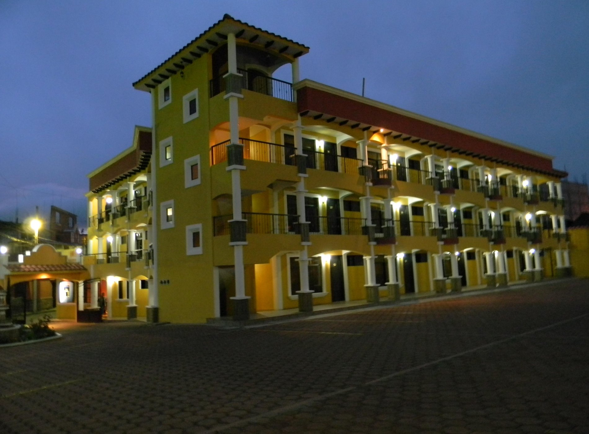 Hotel Portal De Occidente image